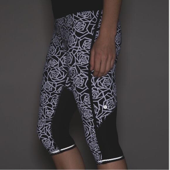 Lululemon Real Quick Crop Leggings Posey Black White Rose SZ 6 - Picture 3 of 12